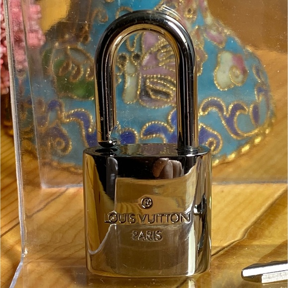 Louis Vuitton No. 303 Silver Lock and 2 Keys - Picture 2 of 5